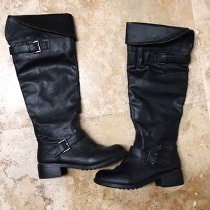 Black flag riding boot